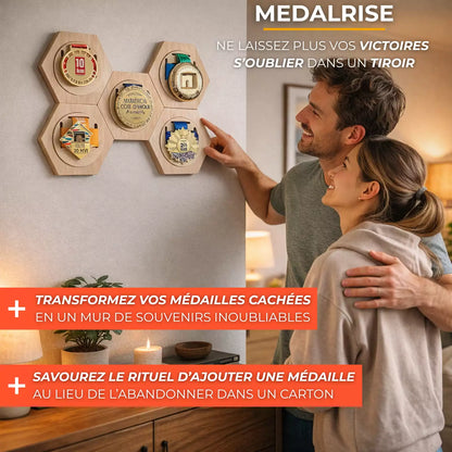 Porte-Médailles en Bois de Pin