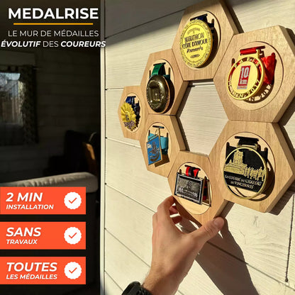 Porte-Médailles en Bois de Pin