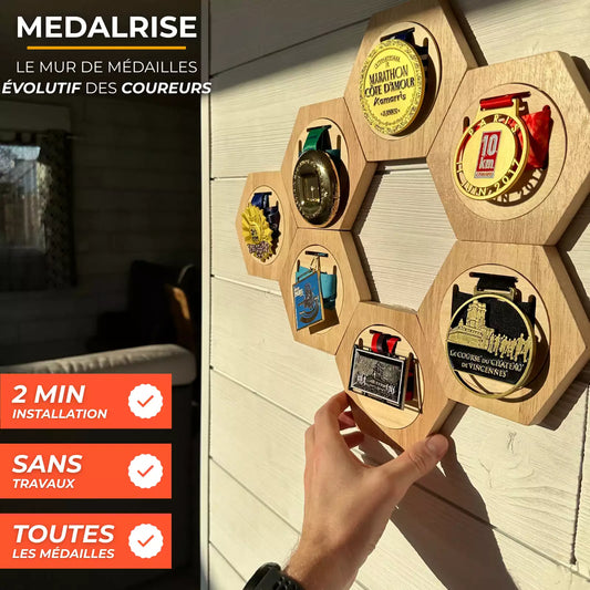 Porte-Médailles en Bois de Pin